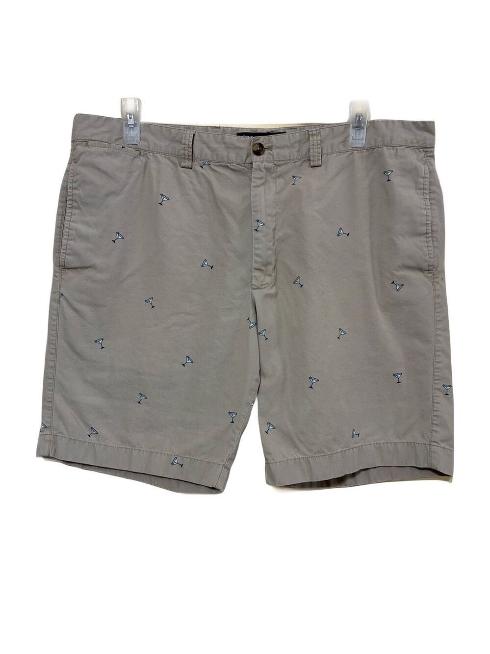 Chaps 9 Inch Flat Front Shorts Men’s 40 Beige All Over Martini Print Chinos